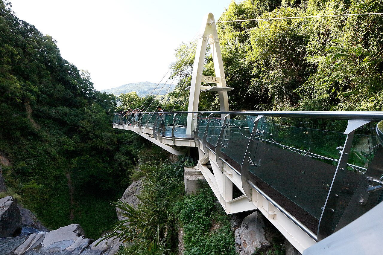 桃園小烏來天空步道與山谷景觀